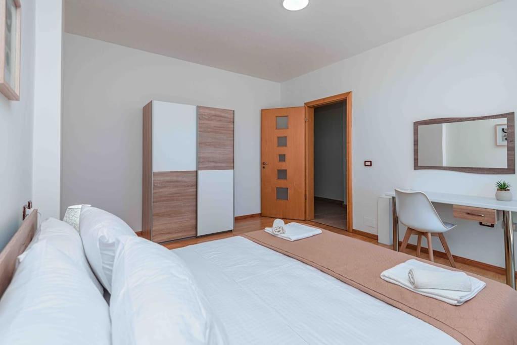 Grand View Apartment ドゥラス エクステリア 写真
