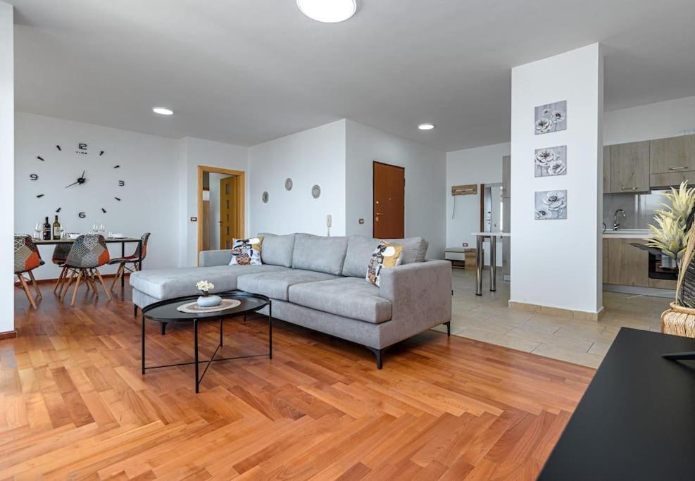 Grand View Apartment ドゥラス エクステリア 写真